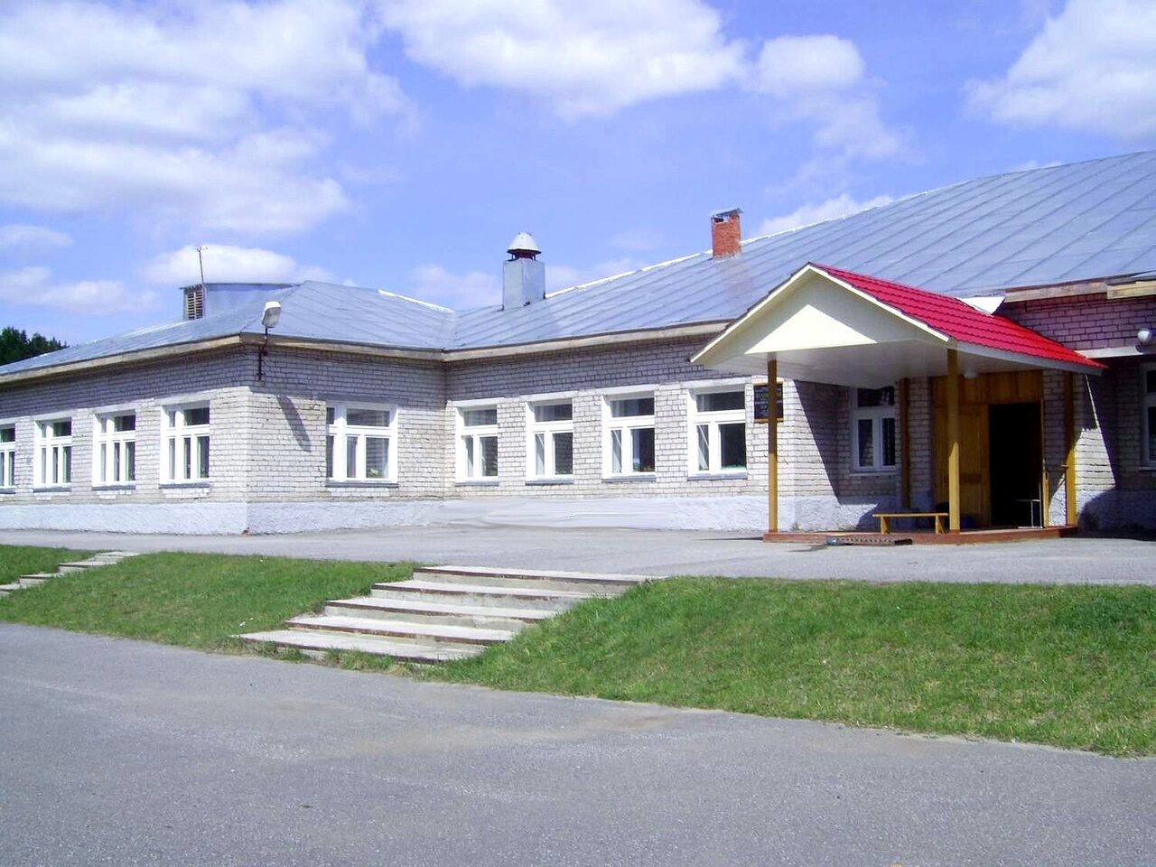 Фотография школы.