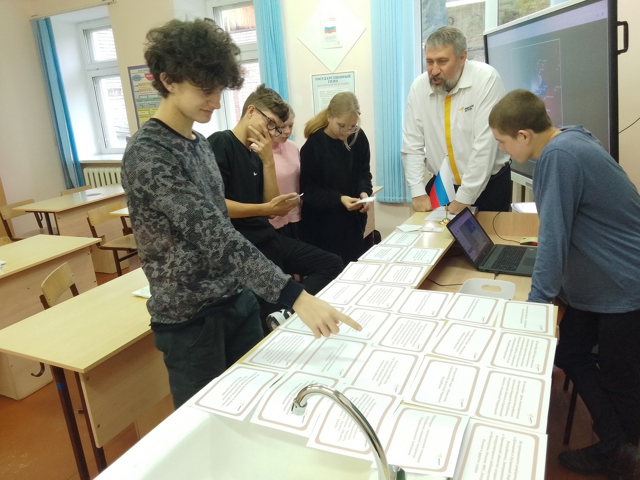День воссоединения новых территорий с РФ.